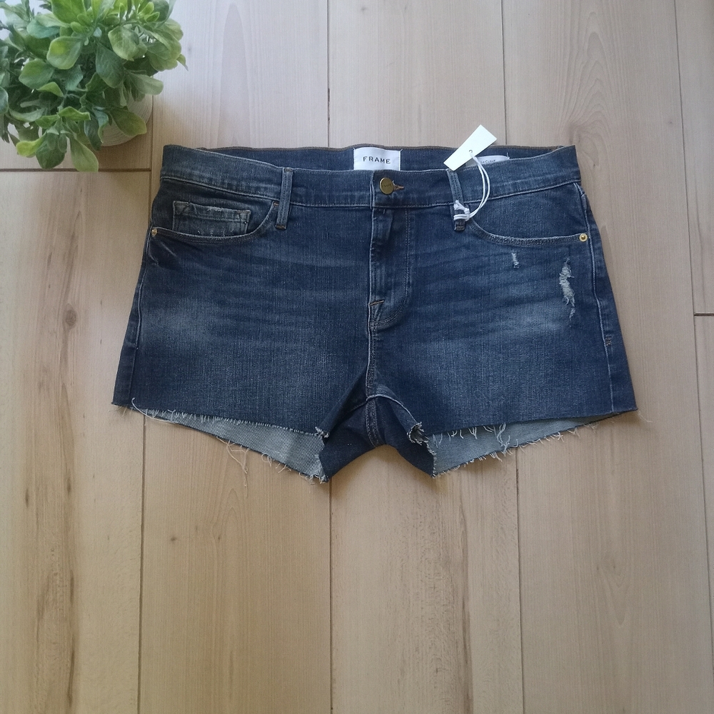 NWT Frame Denim Jean Shorts! So Chic & Stylish For Summer Size 29..